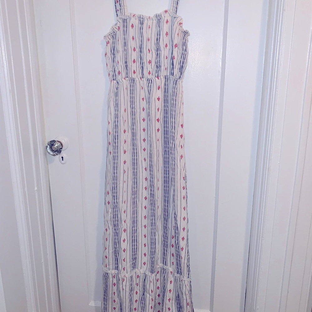 Dress with blue and red detail